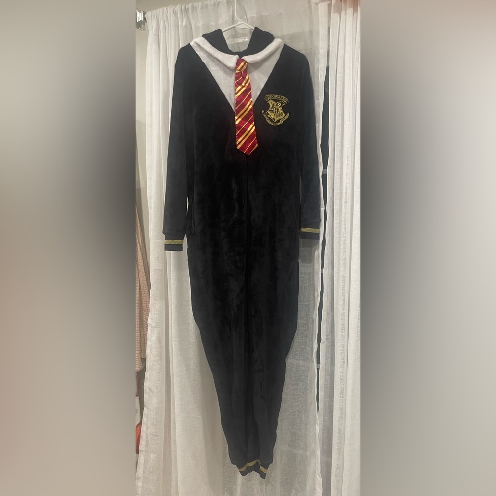 Harry Potter Size medium 8/10 Onesie Pajamas Costume Cold Nights Warm Wizardry